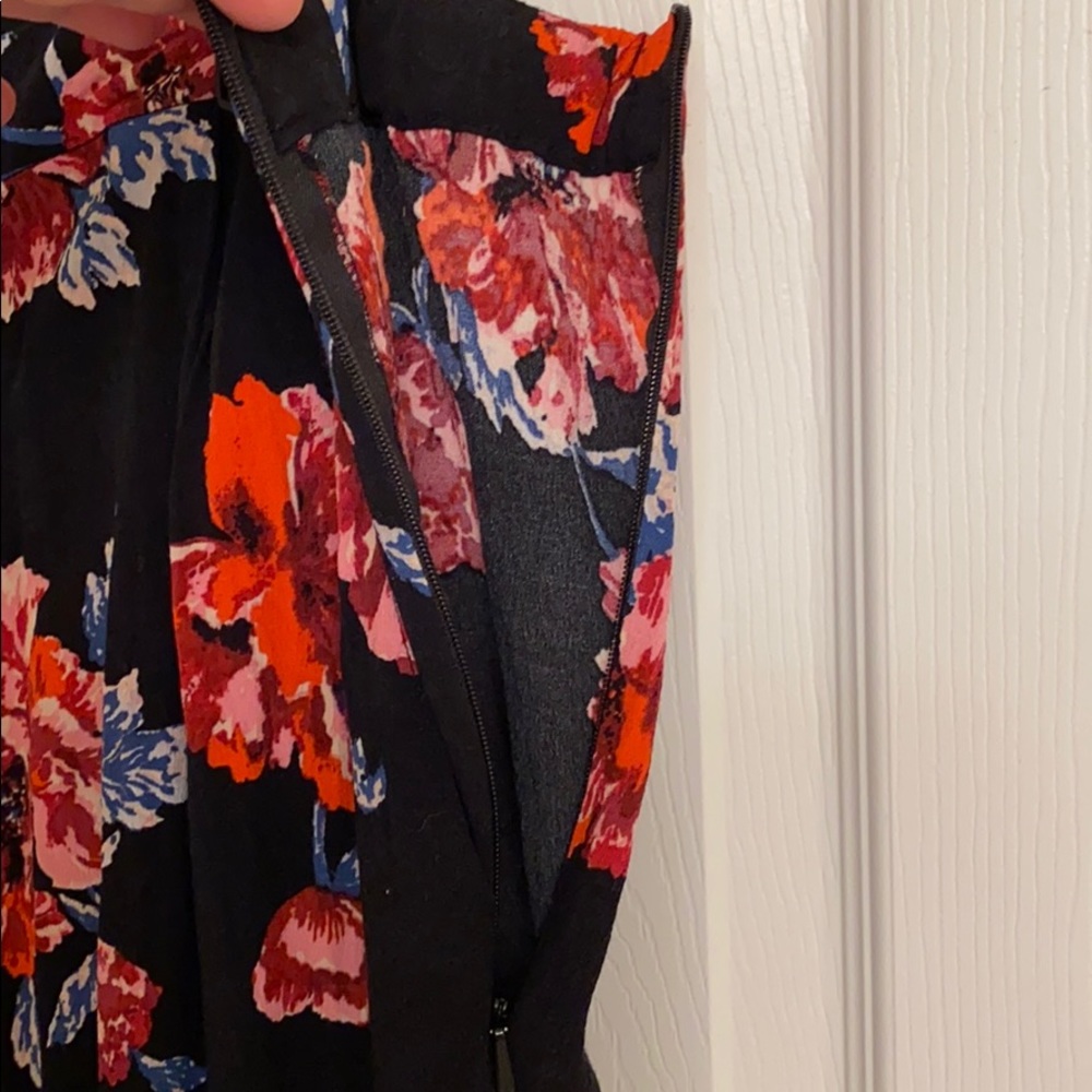 free press Red Floral Print Pants Pockets Elastic Waist Rayon Size Large - Picture 8 of 11
